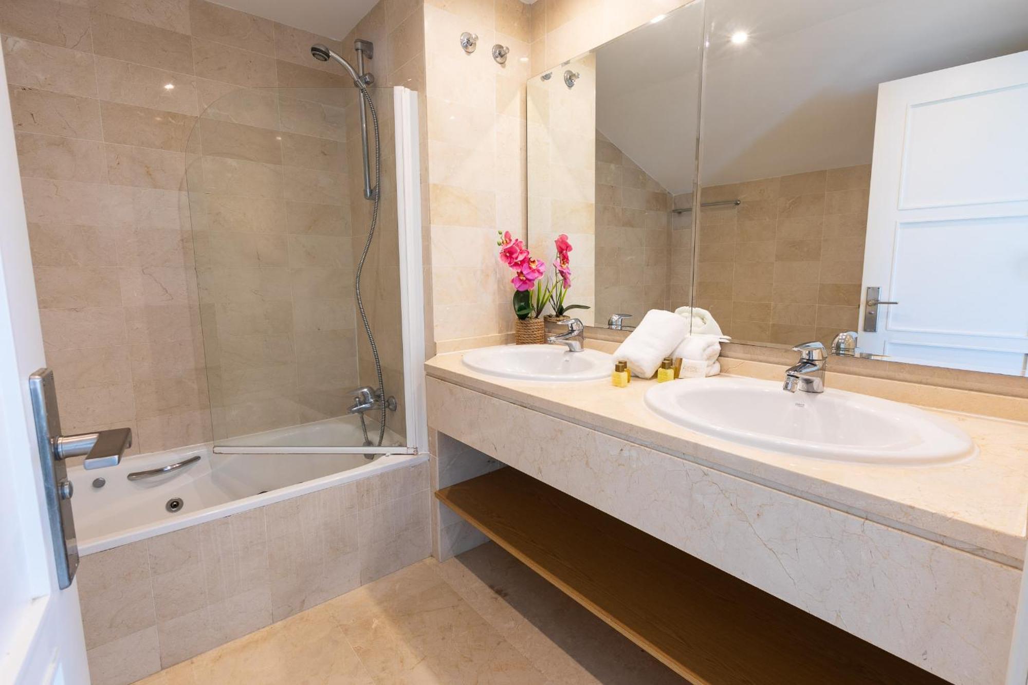 Vacation Marbella I Las Canas Beachfront Haven, Sea View, Jacuzzi, Golden Mile, Duplex Penthouse, 24-7 Security Διαμέρισμα Εξωτερικό φωτογραφία