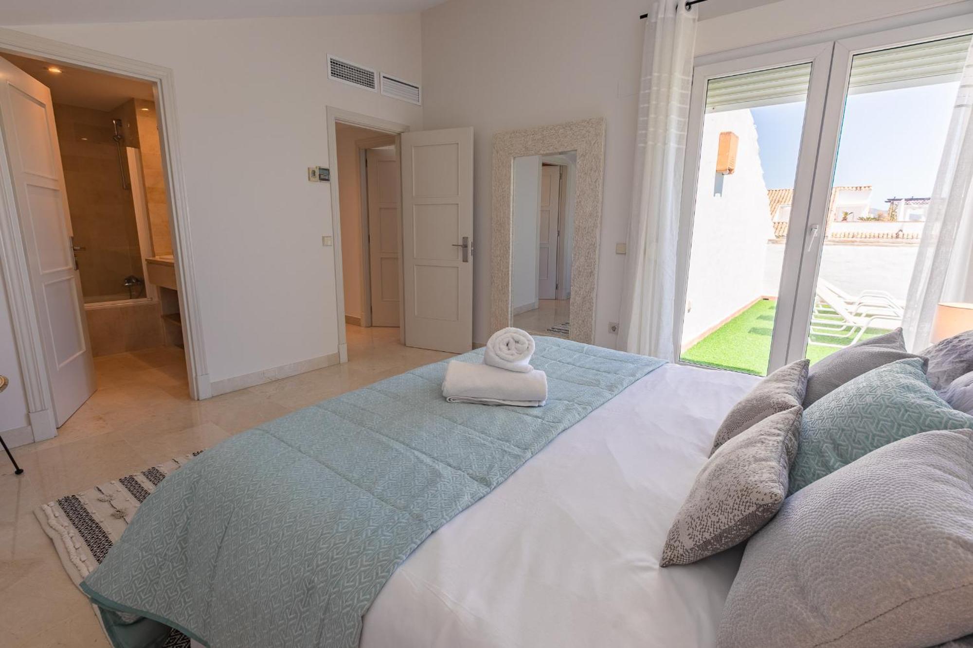 Vacation Marbella I Las Canas Beachfront Haven, Sea View, Jacuzzi, Golden Mile, Duplex Penthouse, 24-7 Security Διαμέρισμα Εξωτερικό φωτογραφία